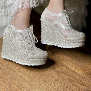 Dolgu Topuklu Dantelli İnci İşlemeli Rahat Gelin Ayakkabısı