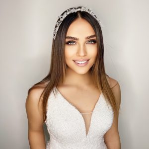 Zikron Taşlı ve İncili Çiçek Desenli Gelin Saç Aksesuarı