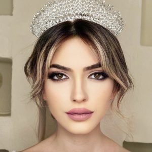 Kraliçe Püskül Tacı