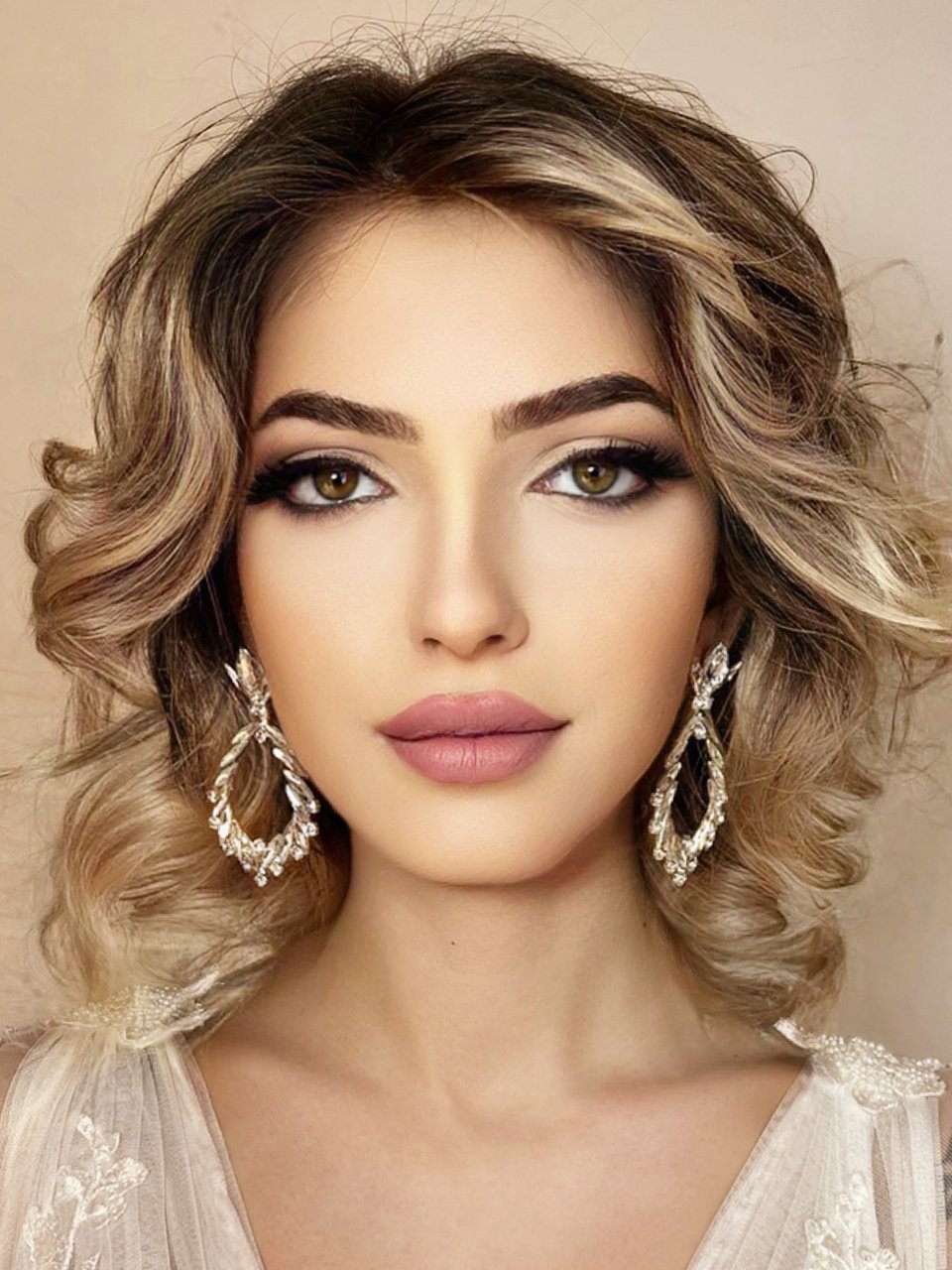 kristal-tas-cevrili-halka-gelin-kupesi-1