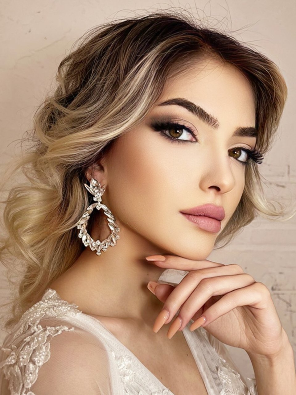 kristal-tas-cevrili-halka-gelin-kupesi-2