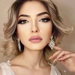 Kristal Taşlı Taç Yaprak Motifli Gelin Küpesi
