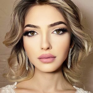 Minimal Kristal Taşlı Dönüşlü Gelin Küpesi